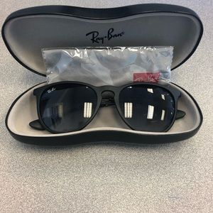 Authentic 💯 Ray Ban Ericka sunglasses 🕶